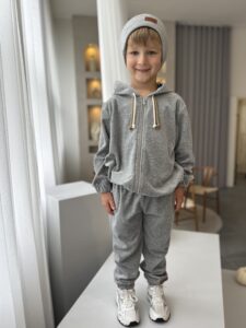Dres welurowy dla chłopca SZARY z bluza rozpinana