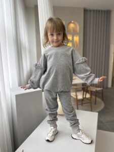 Dres welurowy dla dziewczynki SZARY z falbankami