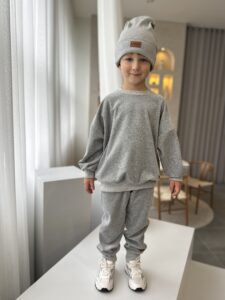 Dres welurowy dla chłopca SZARY ściągacze