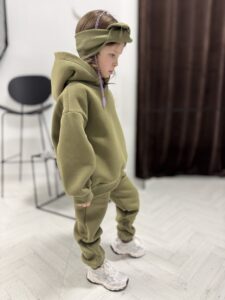 Dres dziecięcy OCIEPLANY OLIWKA