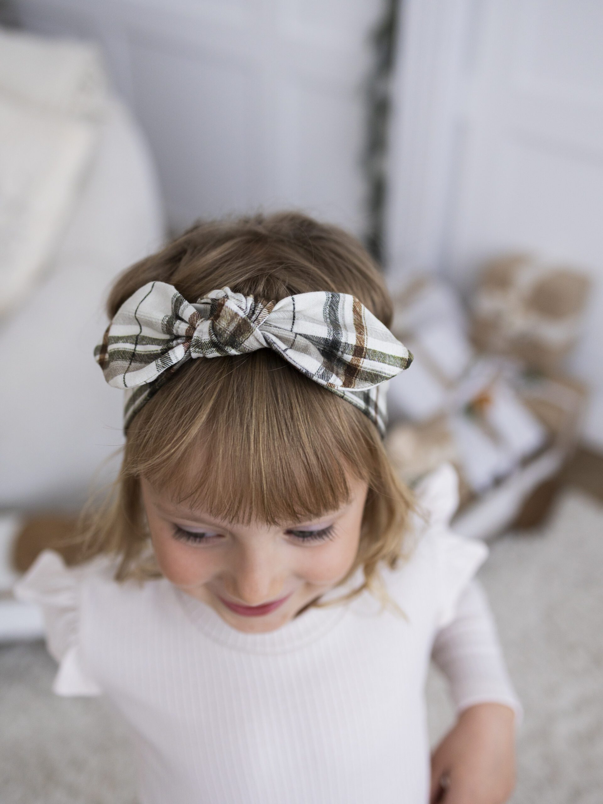 La Bambino krata-46 Opaska dla dziewczynki KRATA BEŻ