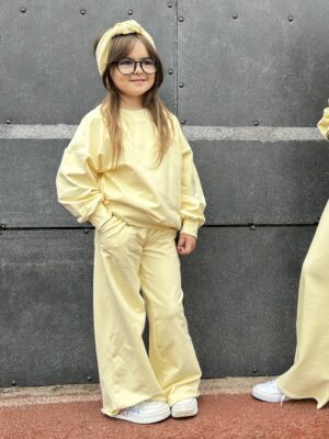 Dres dziewczęcy MASEŁKO ze spodniami szerokimi